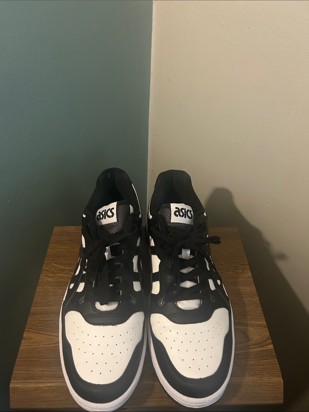 ASICS Black and White Men’s Low-Top Sneakers